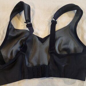 BROOKS RUN BRA SIZE SMALL